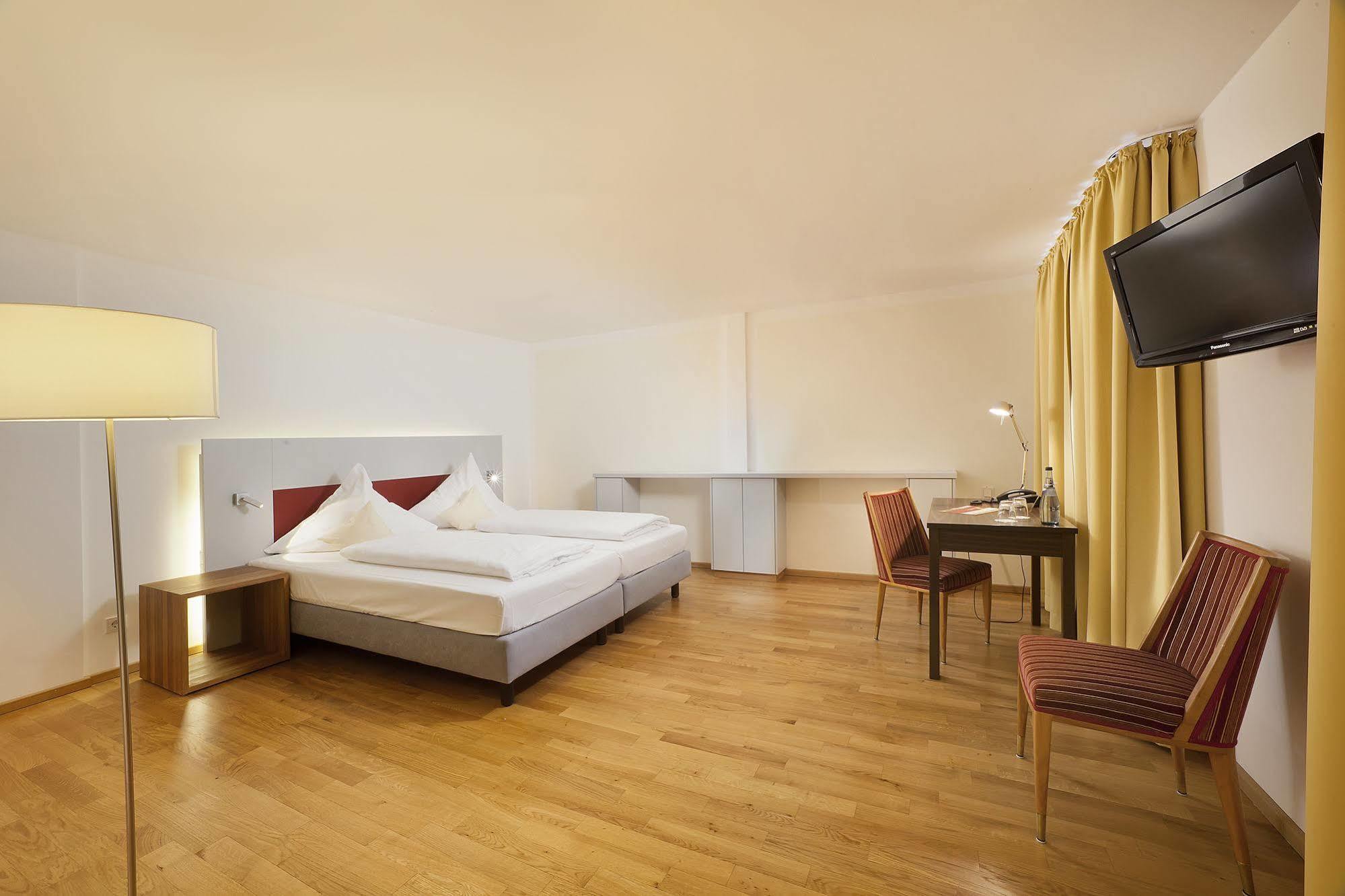 Akzent Brauerei Hotel Hirsch Ottobeuren Bagian luar foto