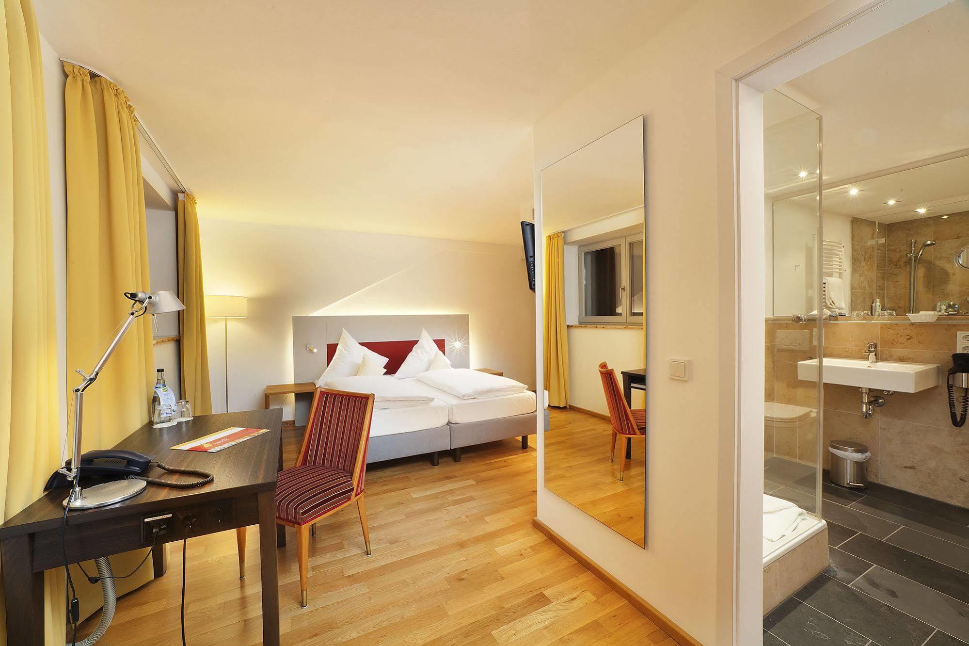 Akzent Brauerei Hotel Hirsch Ottobeuren Bagian luar foto